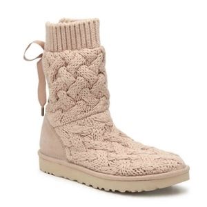 NEW  UGG Womens ISLA Cream Bootie Size 9